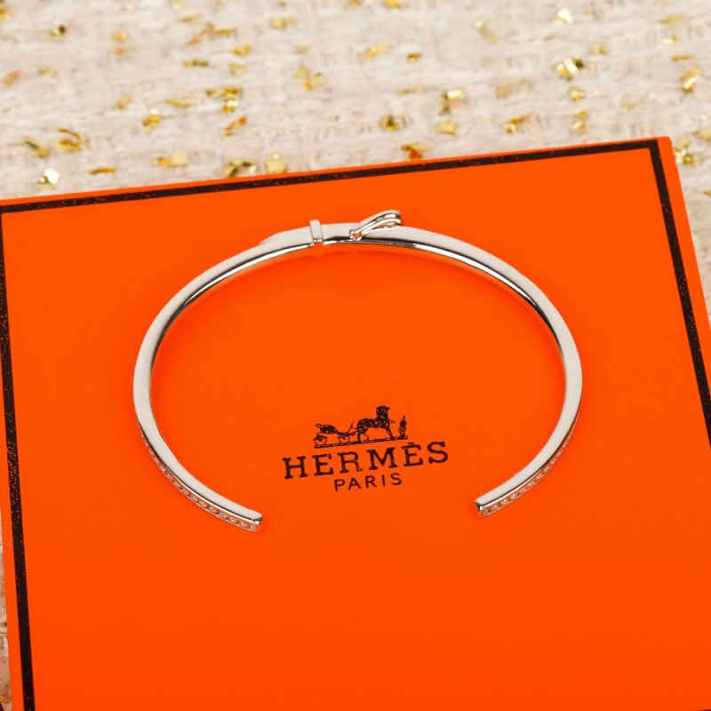 H**me5 bracelets
